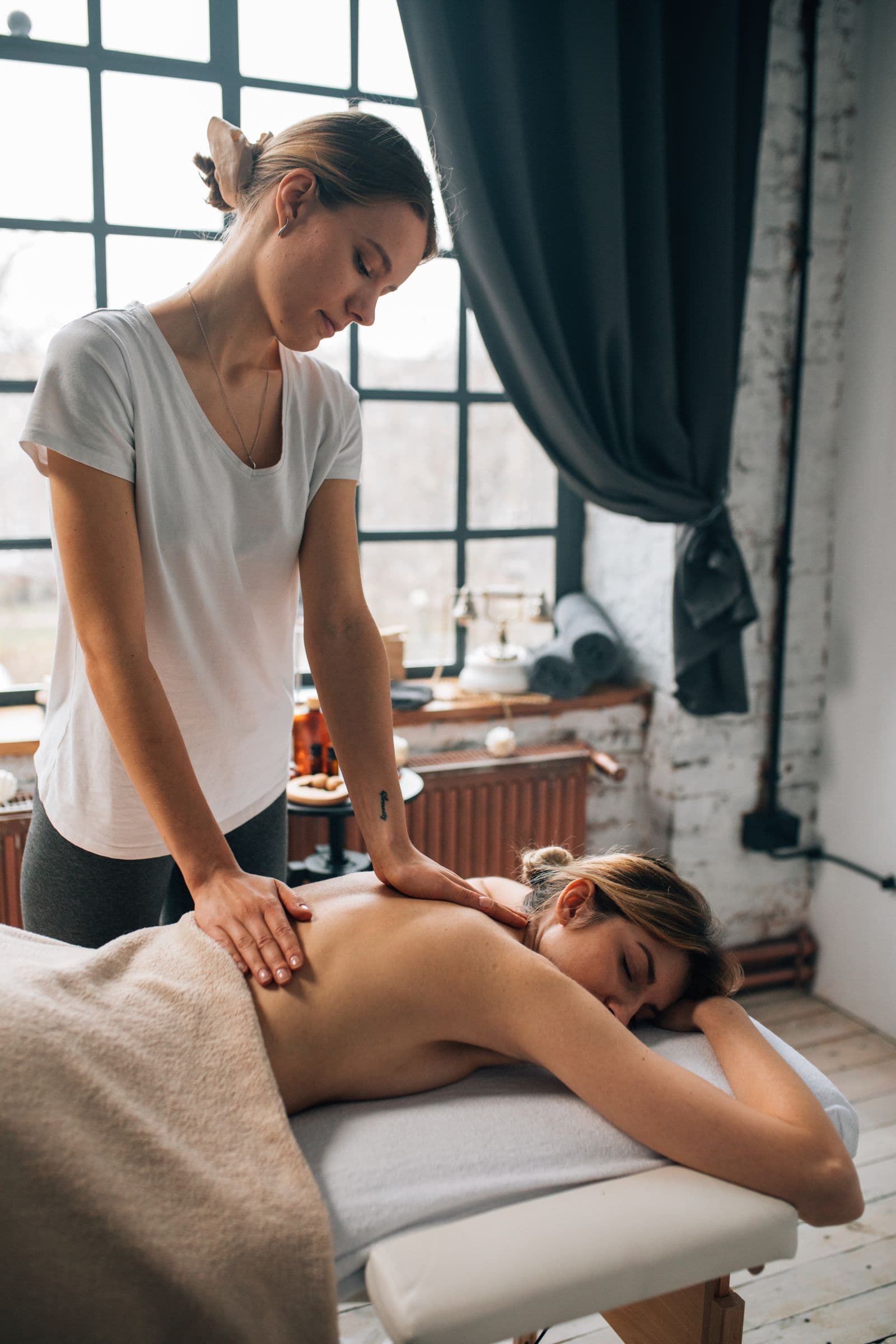 Sesi spa yang tenang di dalam ruangan